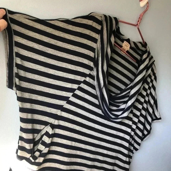 Eyelash Couture Cowl Neck Short Sleeve Top 1X - Picture 4 of 6